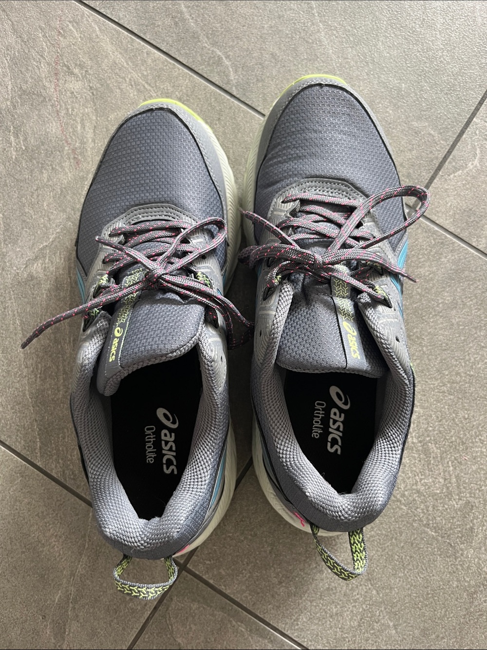 Asics Gray Running Shoes w/Blue & Neon Yellow Accents Ortholite Size 9.5likenew